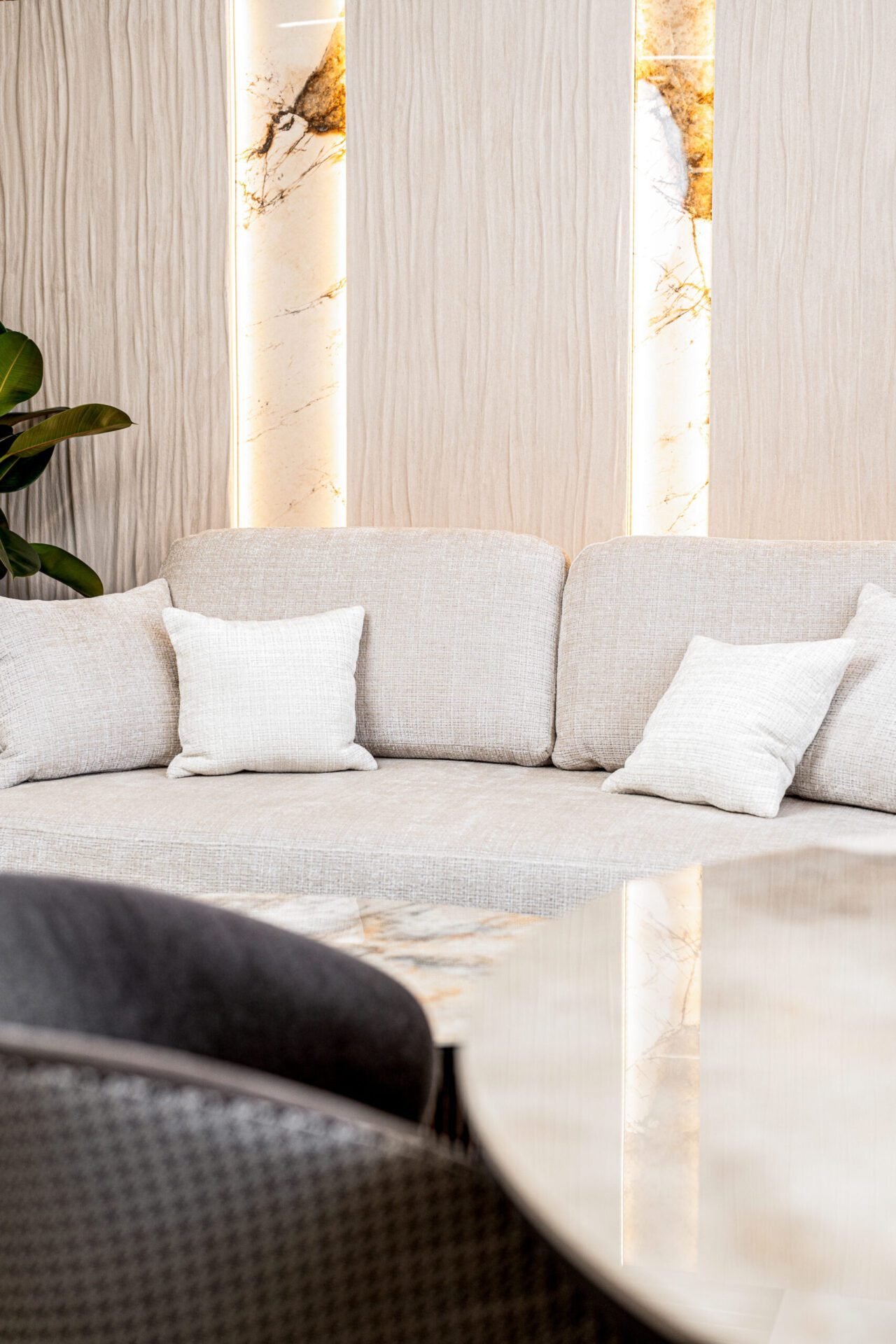 CNC frezuotas sienų dekoras DUNES su molio tinku ir LED apšvietimu Vilniuje