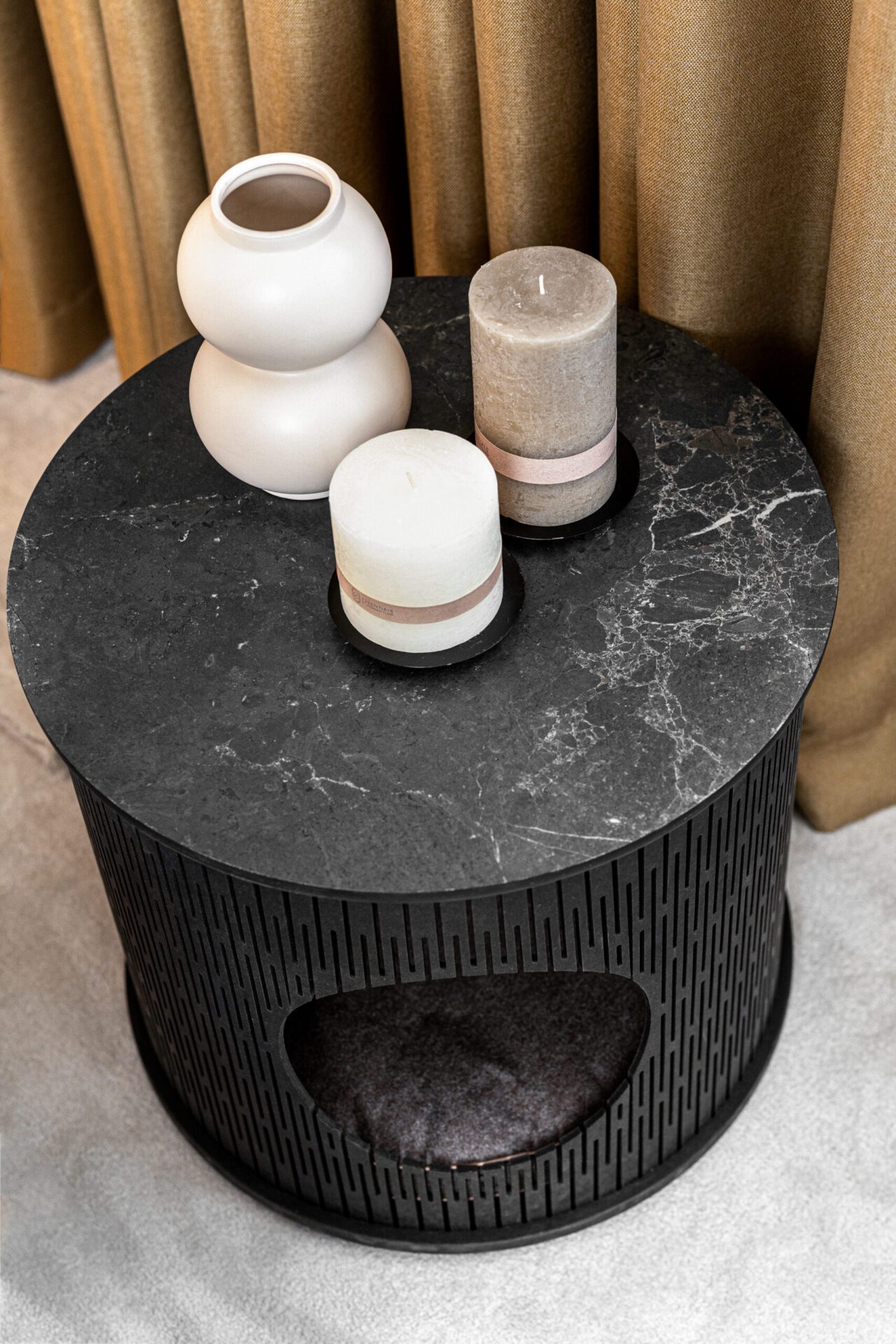 Kačių namukas-šoninis staliukas ERA, CNC frezavimas ir interjero dekoro gamyba