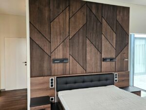 Modernus ąžuolo lukšto sienų dekoras – interjero dekoro gamyba ir montavimas