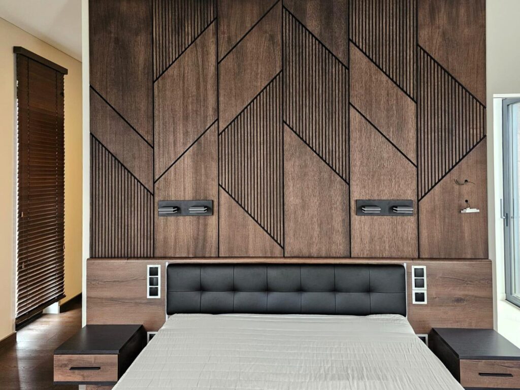 CNC frezuotas sienų dekoras iš ąžuolo lukštu dengtos MDF plokštės su OSMO alyvos apdaila